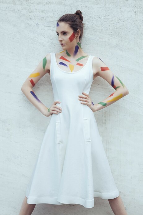 Z kolekcie M. Ľuptákovej „Sladké hry budúceho leta“. Foto: Patrícia Kvasňovská, Model: Karolína (Elite Model Management), Styling a vizáž: Lucia Ušeková